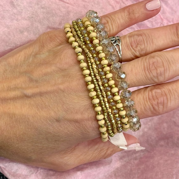 48 hour Sale Francesca’s Multirowbe Bracelet Magnetic Clasp NWT - Picture 3 of 6